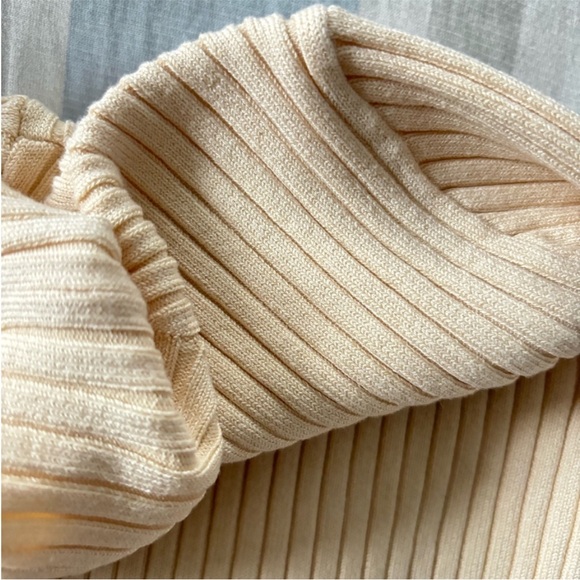 🚨3X$30🚨 Zara Cream Ribbed Long Sleeve Sweater Top - Picture 6 of 7